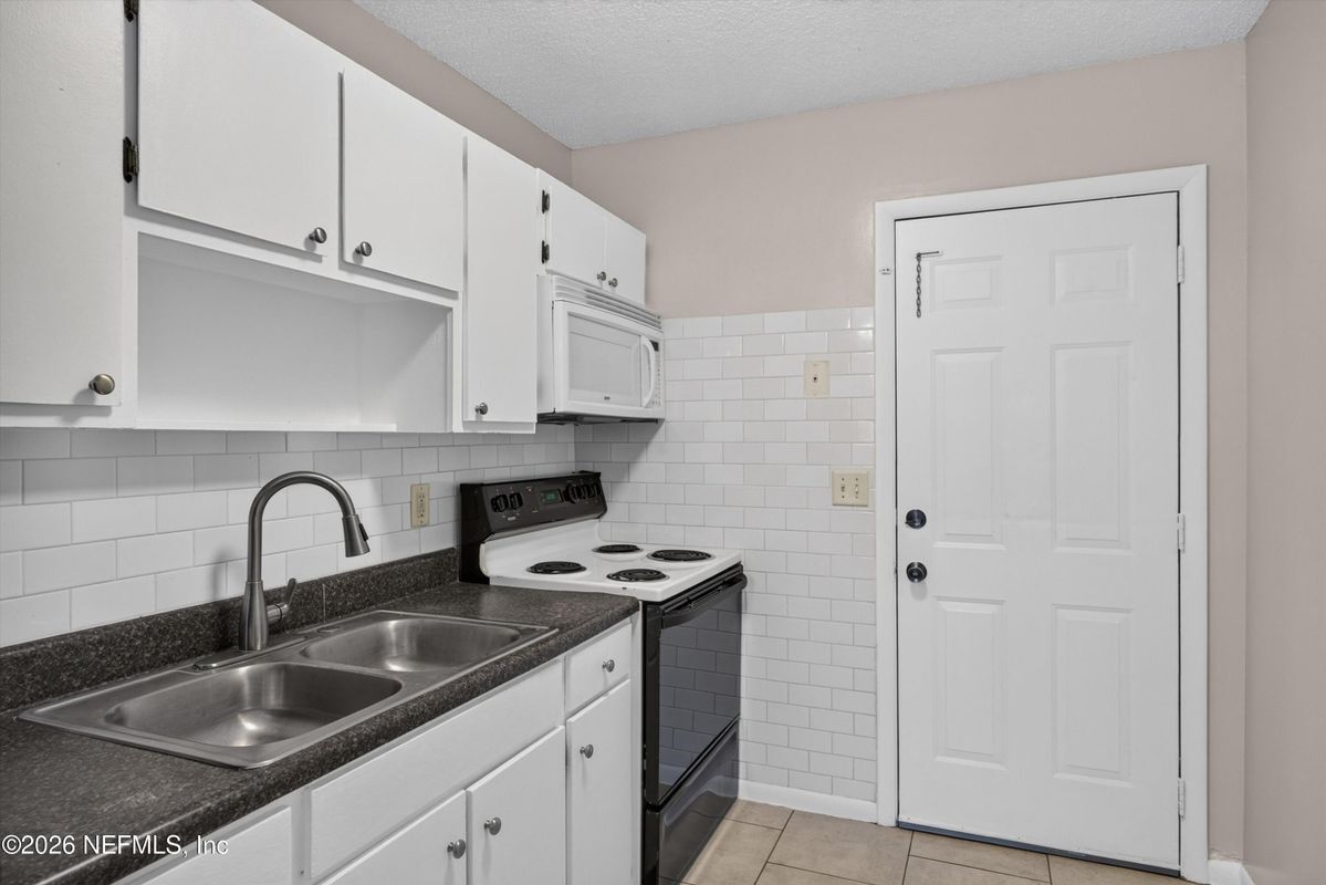 Building Photo - 8067 Parental Cir