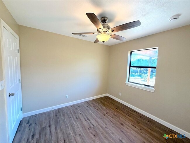 Building Photo - 1616 Lonesome