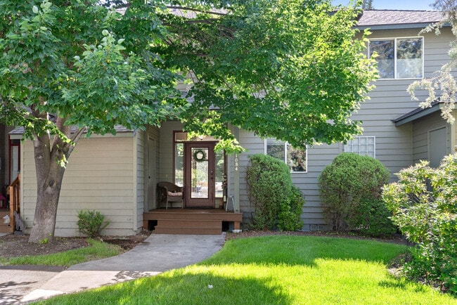 Building Photo - 1084 Golden Pheasant Dr