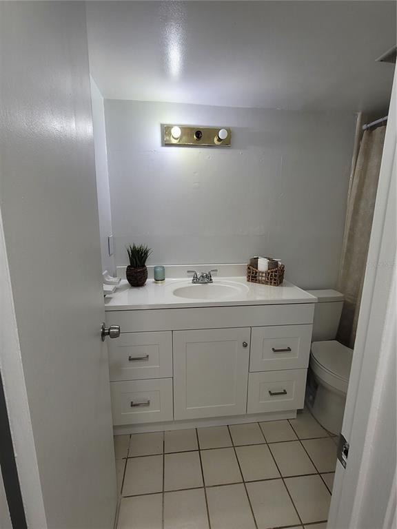 Building Photo - 572 Orange Dr