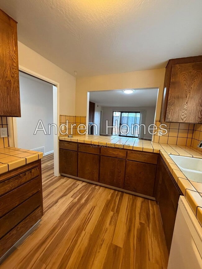 Building Photo - 150 Sea Ridge Ct