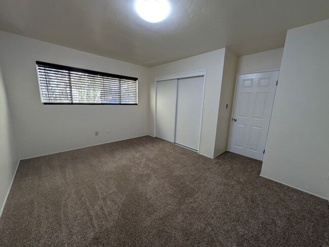 Building Photo - 5209 Hewlett Dr