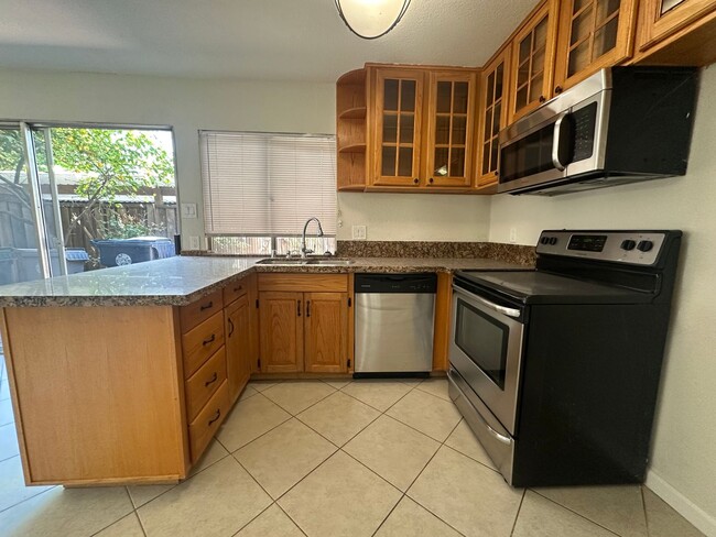 Building Photo - Updated 3 Bedroom 2 Bathroom Townhome with...