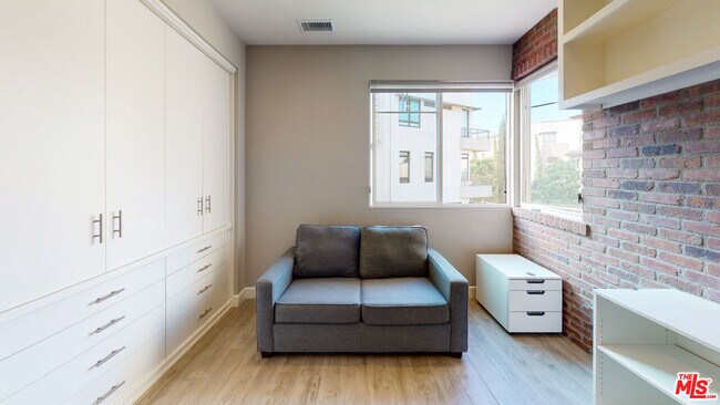 Building Photo - 12860 S Seaglass Cir