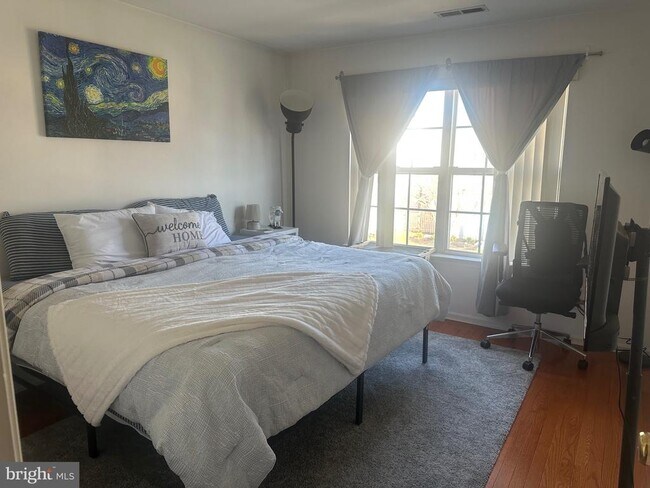 Building Photo - 19 Eldridge Dr