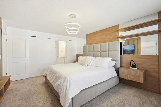 Building Photo - 646 Longboat Dr