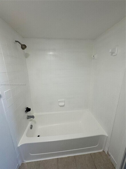 Building Photo - 9977 Nob Hill Ln