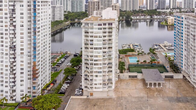 Building Photo - 18051 Biscayne Blvd