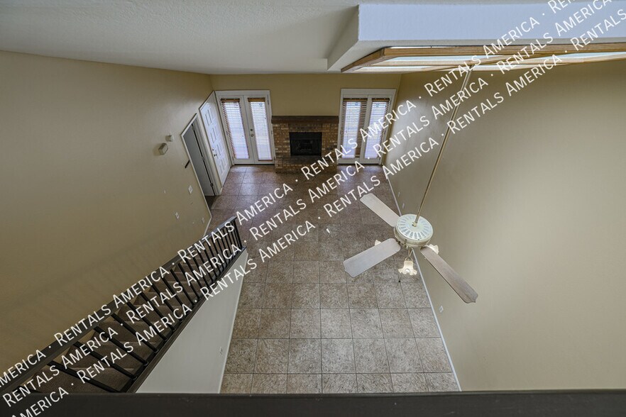 Building Photo - 633 W Southern Ave