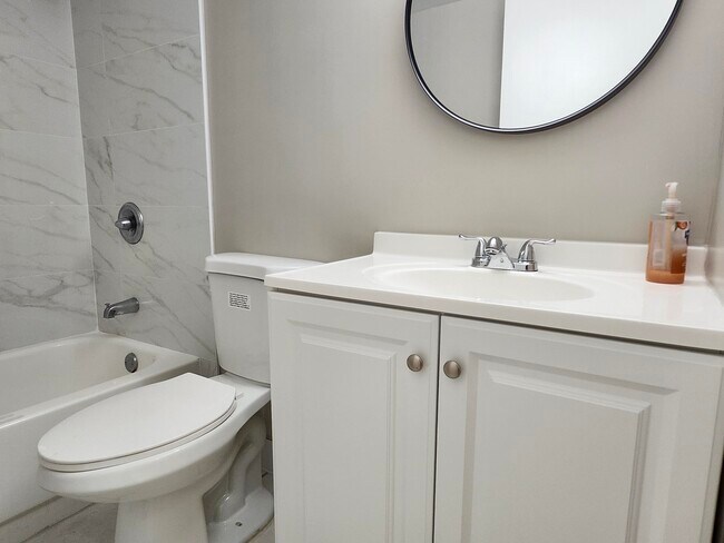 Building Photo - 545 Trace Cir