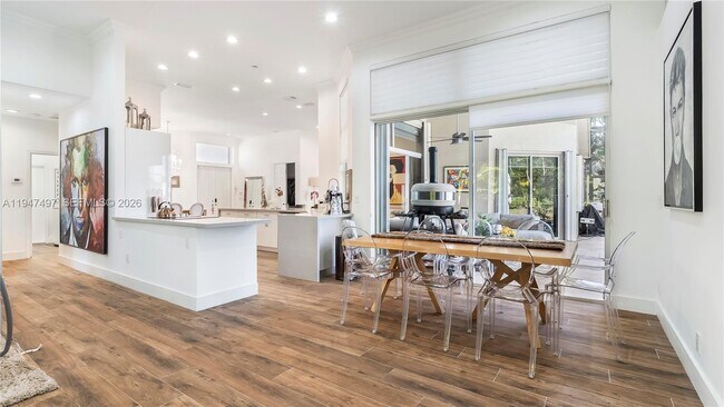 Building Photo - 2633 Oakbrook Dr