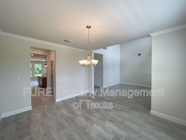 Building Photo - 716 Expedition Way