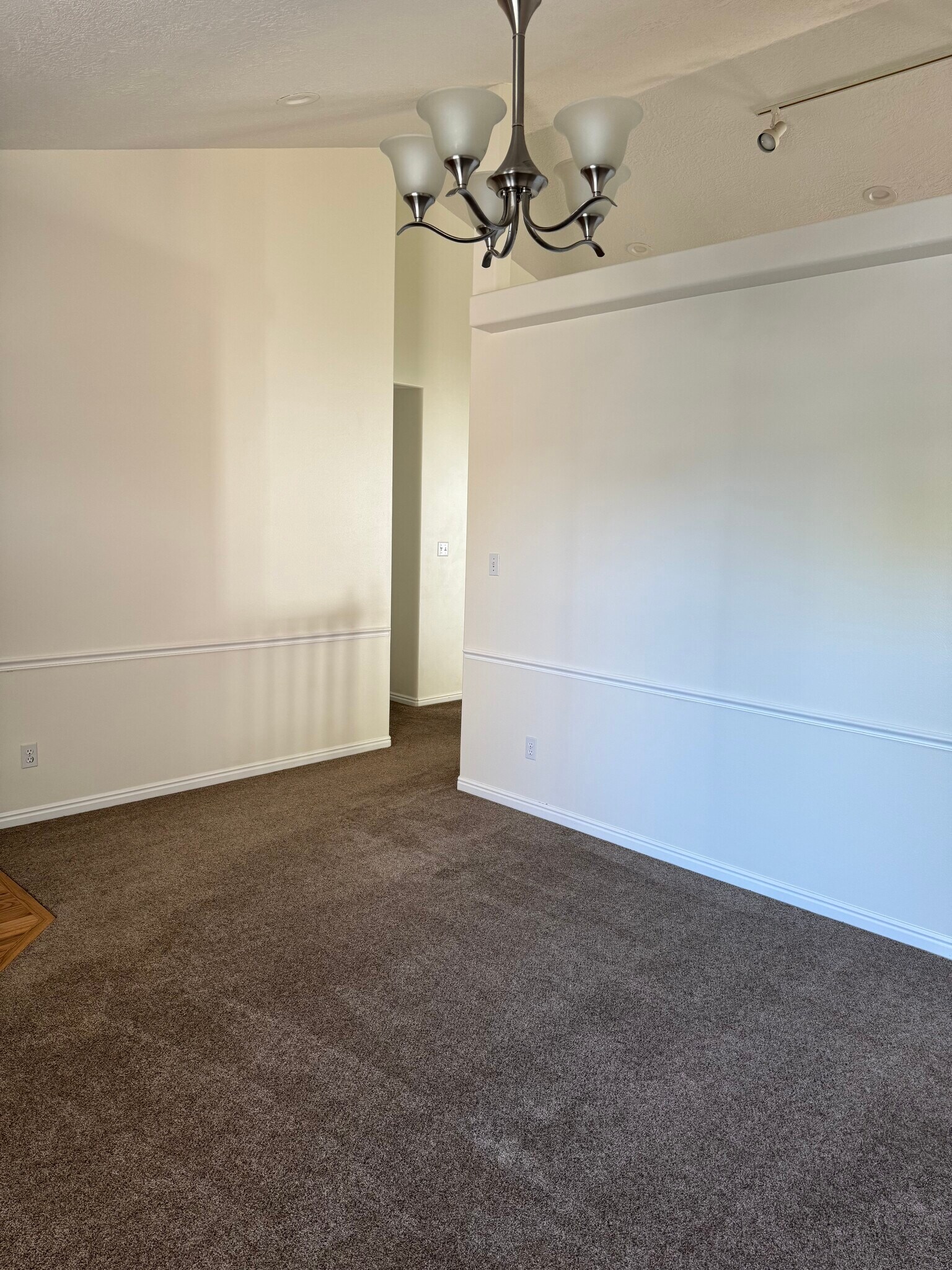 Building Photo - 1117 E 200 S