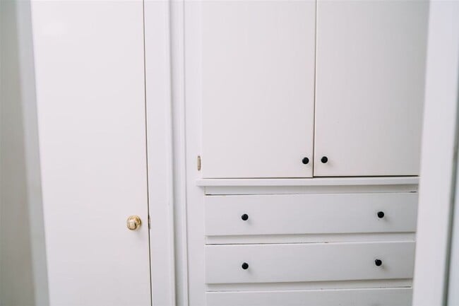 Building Photo - Beautiful Historic 2 Bed 1 Bath Duplex in the Plaza District!!