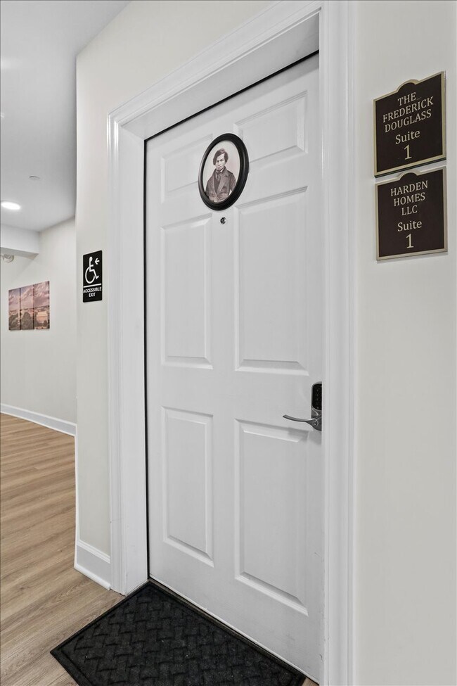 Building Photo - 34 W Franklin St