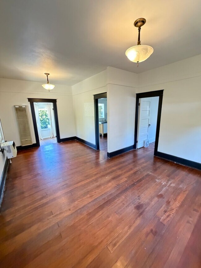 Building Photo - Quaint 2BD/1BA house in La Mesa Village available now for a 1-year lease!