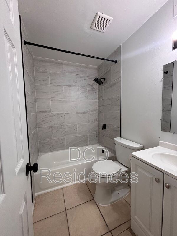 Building Photo - 3202 S Orlando Dr