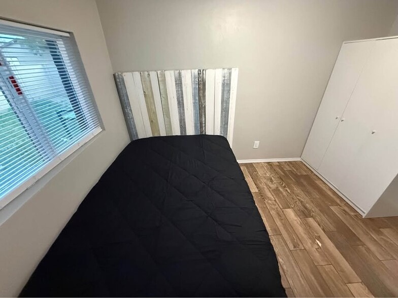 Building Photo - 3645 W Hadley St