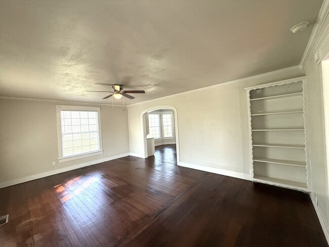 Building Photo - 524 Carter St SE