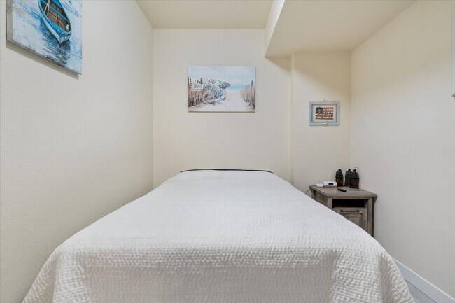 Building Photo - 24 Mimosa Rd