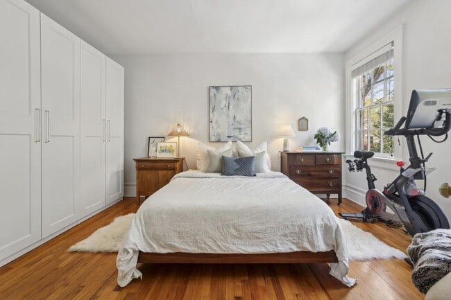 Building Photo - 70 Sheridan Dr NE