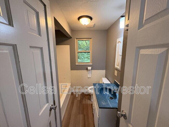 Building Photo - 1419 Huestis Ave