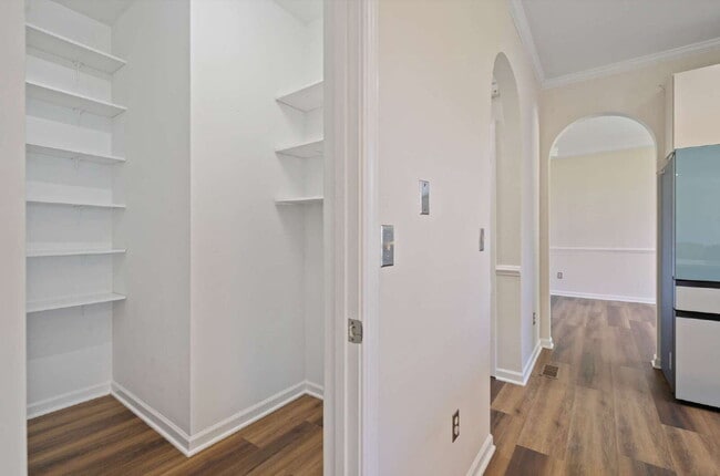 Building Photo - Spacious 5-Bedroom Living with Scenic View