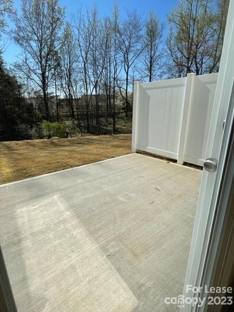Building Photo - Newer town home available end of December!