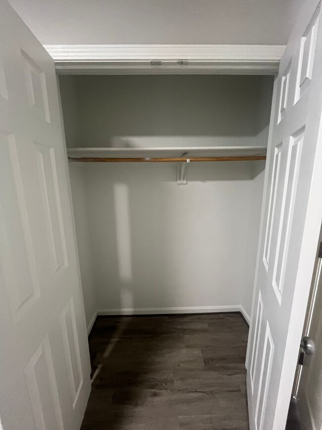 Building Photo - Gorgeous Fully Renovated 4 br/2 bath!