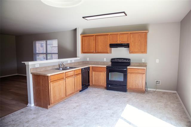Building Photo - 320 Chisholm Trail