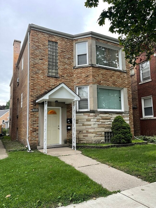 Primary Photo - 6125 W Rosedale Ave