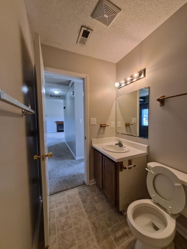 Building Photo - 3 bedroom 2 bath home in Foxtrace subdivision