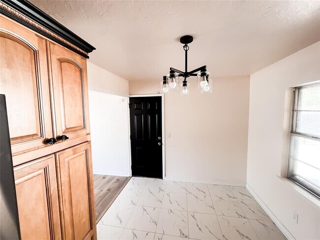 Building Photo - 10601 Tumilty Terrace