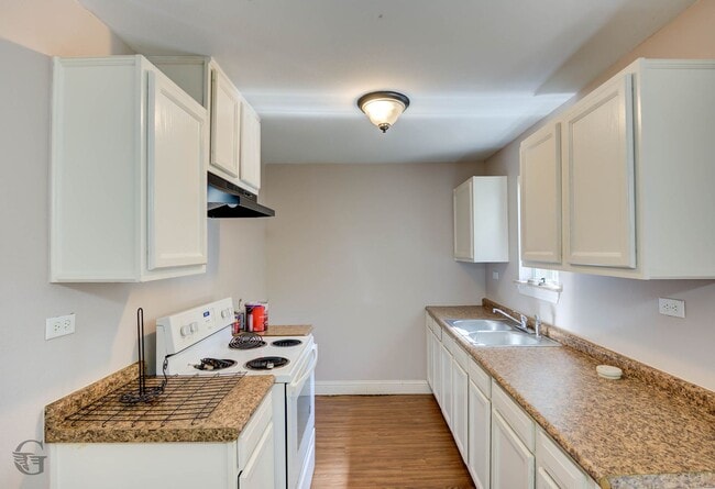 Building Photo - Shreveport - Charming 2-bedroom, 1-bath home