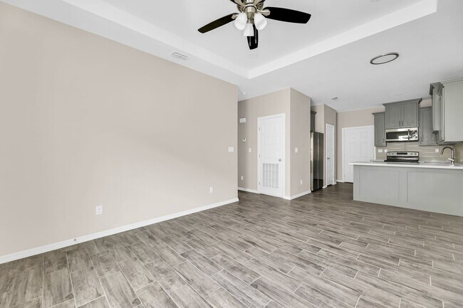 Building Photo - 1100 W Mahala Ave