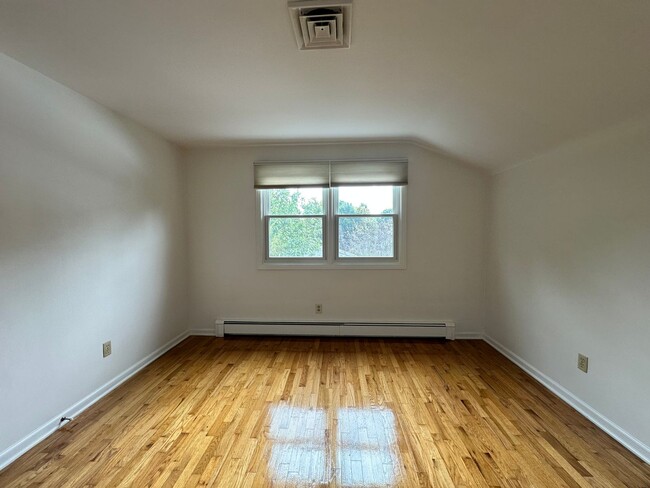 Building Photo - Four Bedroom Two and a Half Bath home avai...