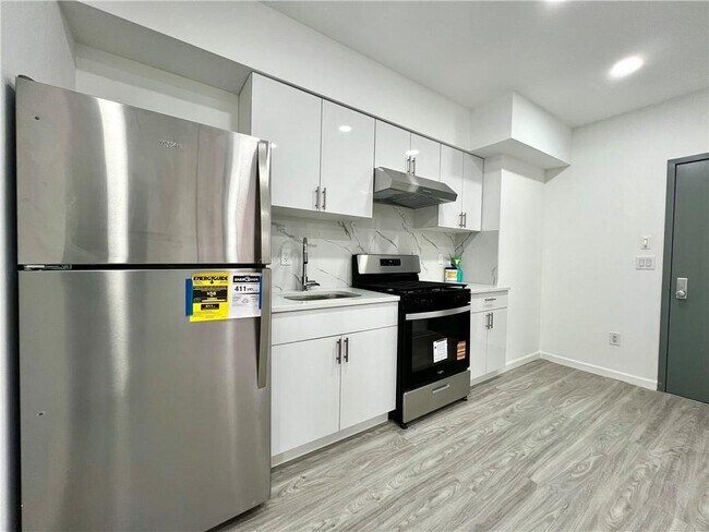 Building Photo - 186 Erasmus St