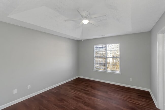 Building Photo - Spacious Home in Prime Location
