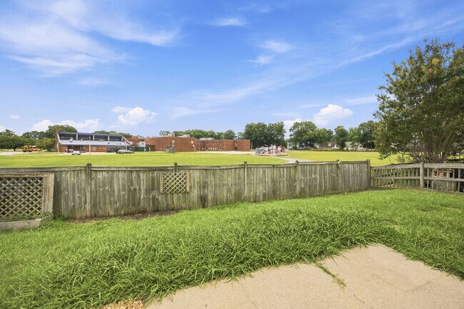 Building Photo - 3-Bedroom Home with Garage & Private Patio