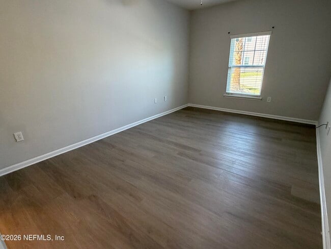 Building Photo - 8201 Green Parrot Rd