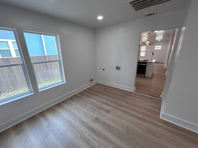 Building Photo - 1400 N 6th St