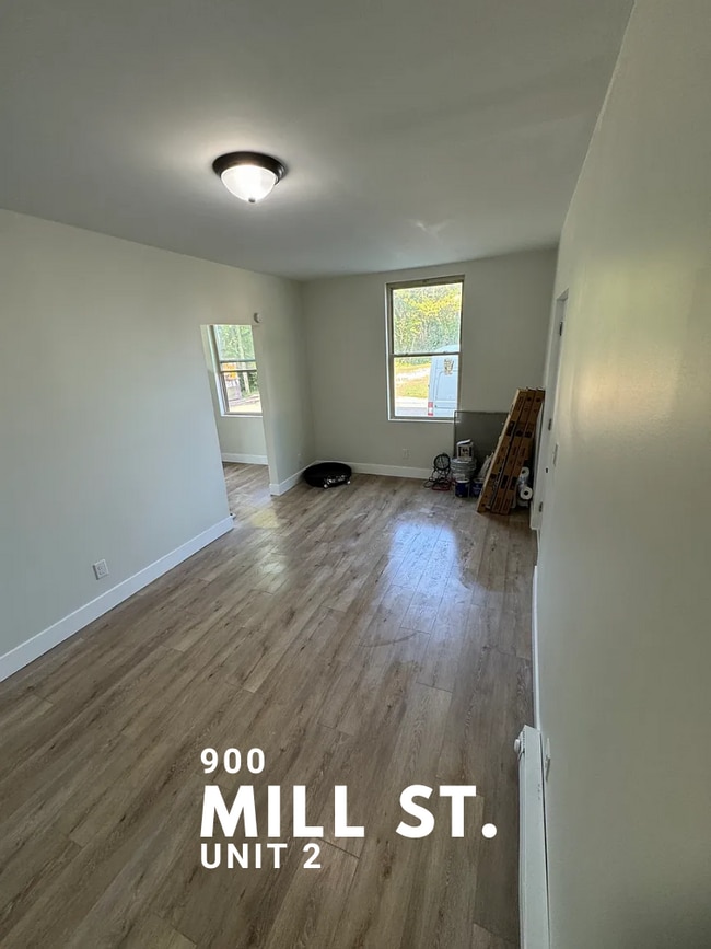 Building Photo - 900 Mill St