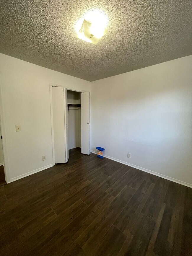 Building Photo - 618 Wilson St