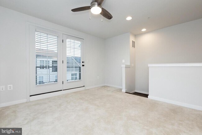 Building Photo - 12731 Vuillard St
