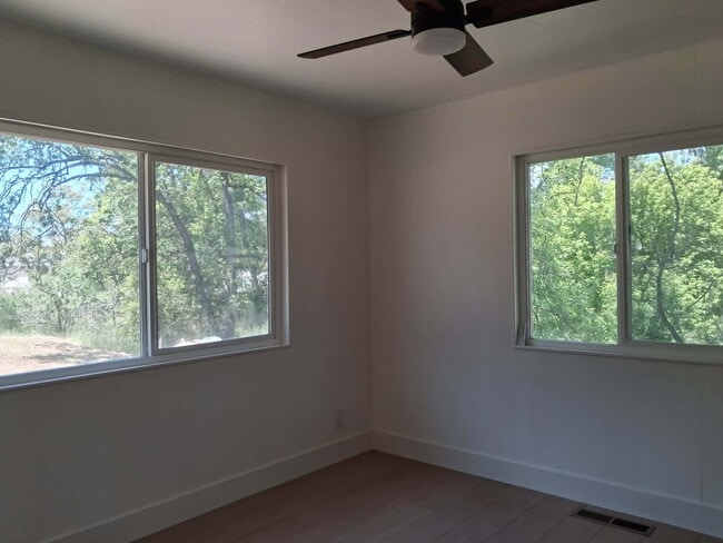 Building Photo - 49177 Chapel Hill Dr