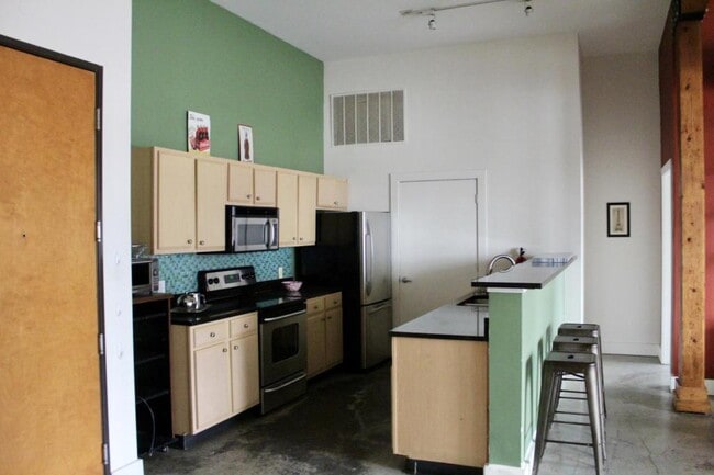 Building Photo - 2502 Live Oak St