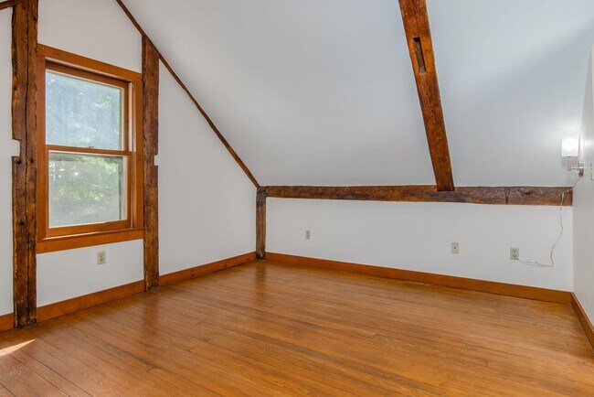 Building Photo - 294 Pleasant St