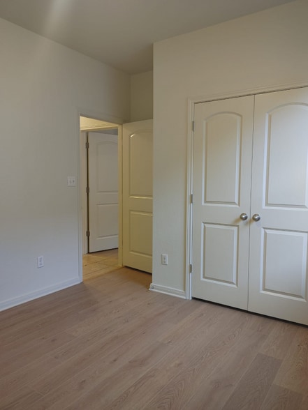 Building Photo - 1097 Violet Ln