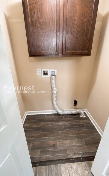 Building Photo - 1710 Ichabod Ln