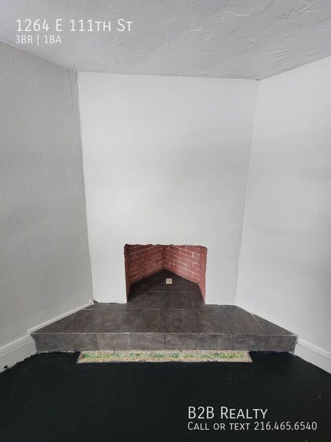 Building Photo - 1264 E 111th St